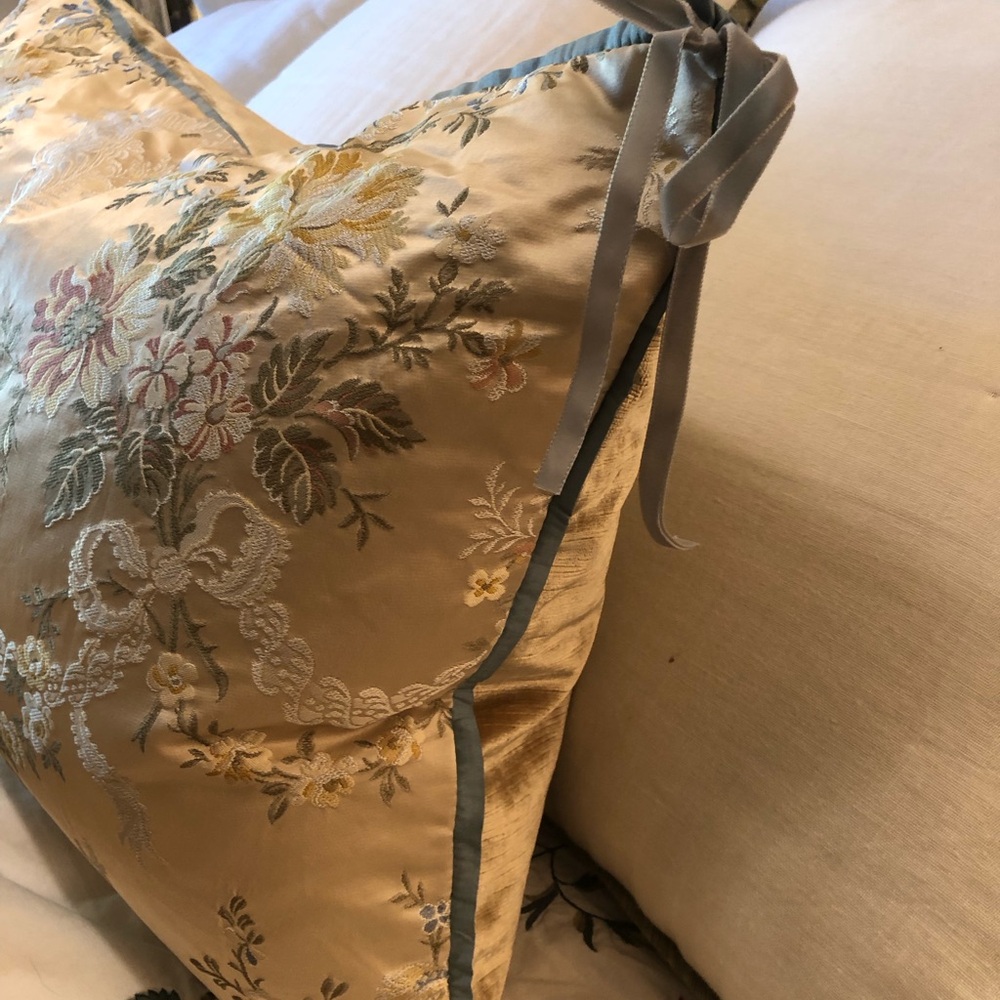 Romantic french Rococo pattern pillows - Picture 6 of 7